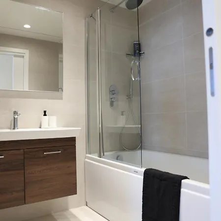 Luxury High Floor Suite, Mercury Towers Apartament
