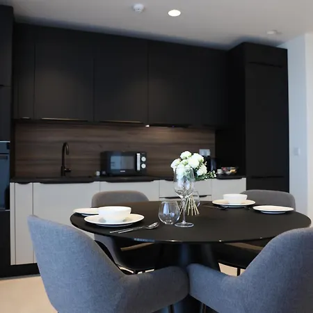 Luxury High Floor Suite, Mercury Towers Apartament *