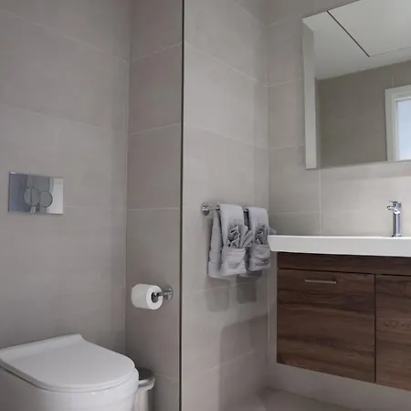 Luxury High Floor Suite, Mercury Towers Apartament St. Julian's